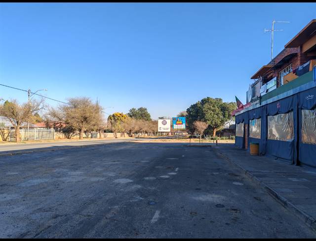 2,368M² BUSINESS CENTRE FOR SALE IN THREE RIVERS
